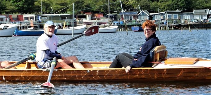 Freddy Bregendahl havde endnu ikke helt fået vejret efter kaproningen. Anni ser smilende til.
