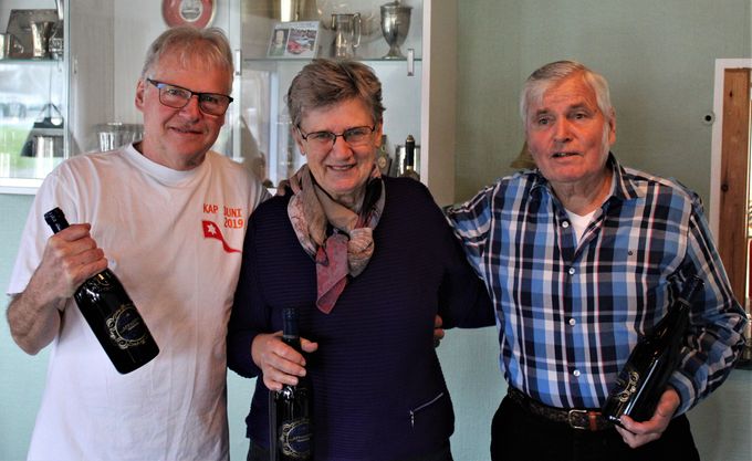 Vinderne af indendørs rokonkurrencen. Fra v. Carlo, Grethe og Preben, Pelle var desværre gået inden præmieoverrækkelsen