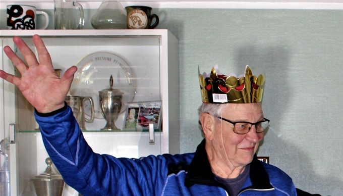 Kattekonge Sven og bundprins, Finn Andersen ser ud til at være glade for hæderen